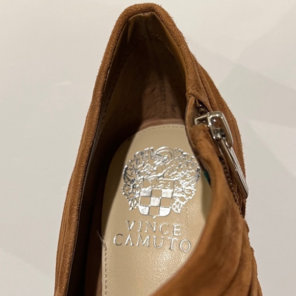 VINCE CAMUTO WOMEN’S SUEDE ANKLE BOOTIES CAMEL SIZE 8.5 - Picture 3 of 8